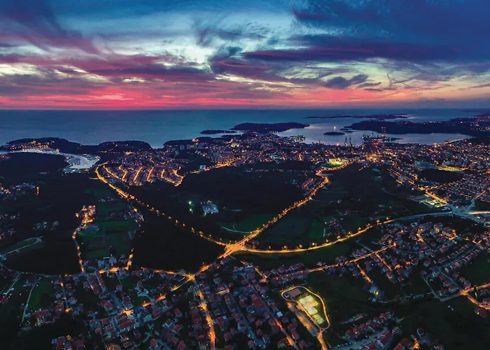 Lägenhet Cozy In Pula