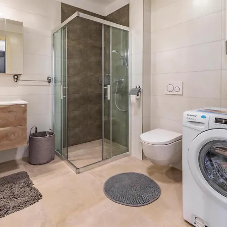 3 Bedroom Cozy In Пула